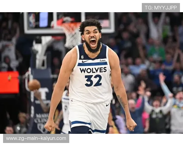 唐斯背身强攻扛着对手得分，森林狼士气大涨