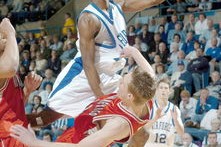 开云电竞在线-篮球运动员竞技表现提升路径研究，篮球竞技能力训练方法